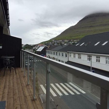 Private Spacious Home In City Center Klaksvík Esterno foto
