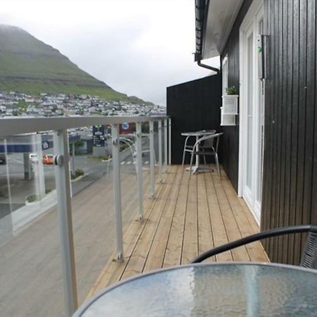 Private Spacious Home In City Center Klaksvík Esterno foto