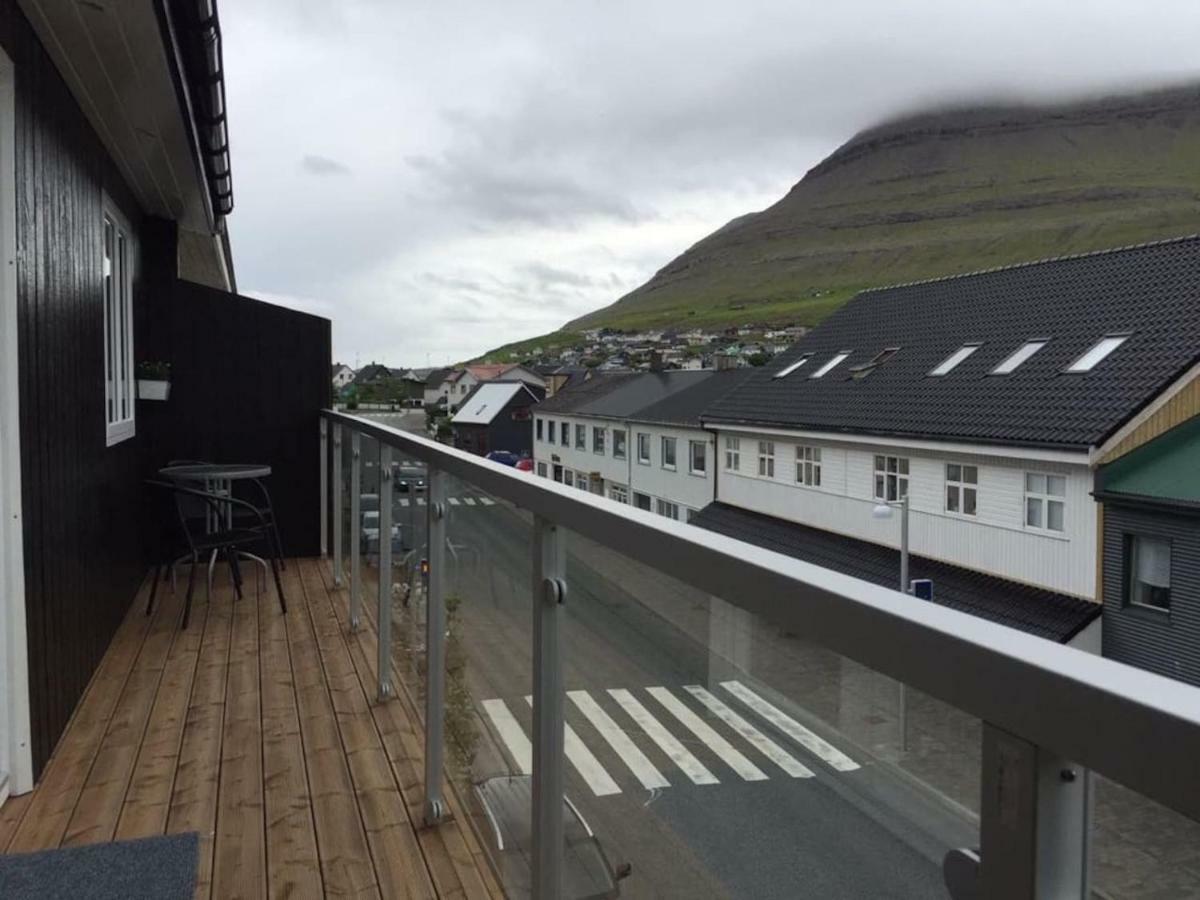 Private Spacious Home In City Center Klaksvík Esterno foto
