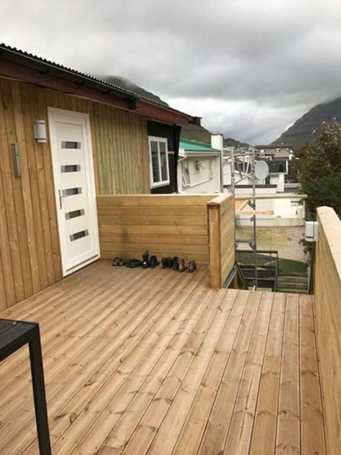 Private Spacious Home In City Center Klaksvík Esterno foto