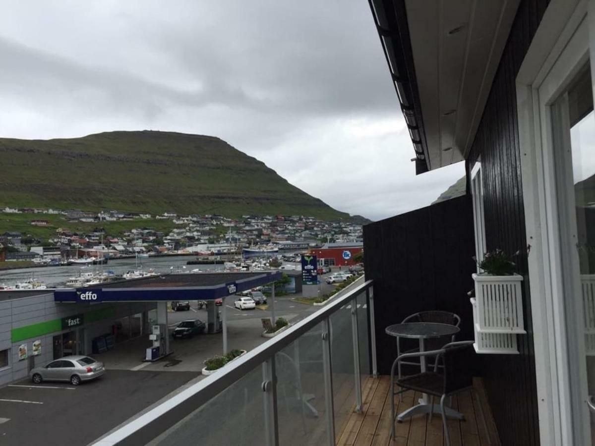Private Spacious Home In City Center Klaksvík Esterno foto
