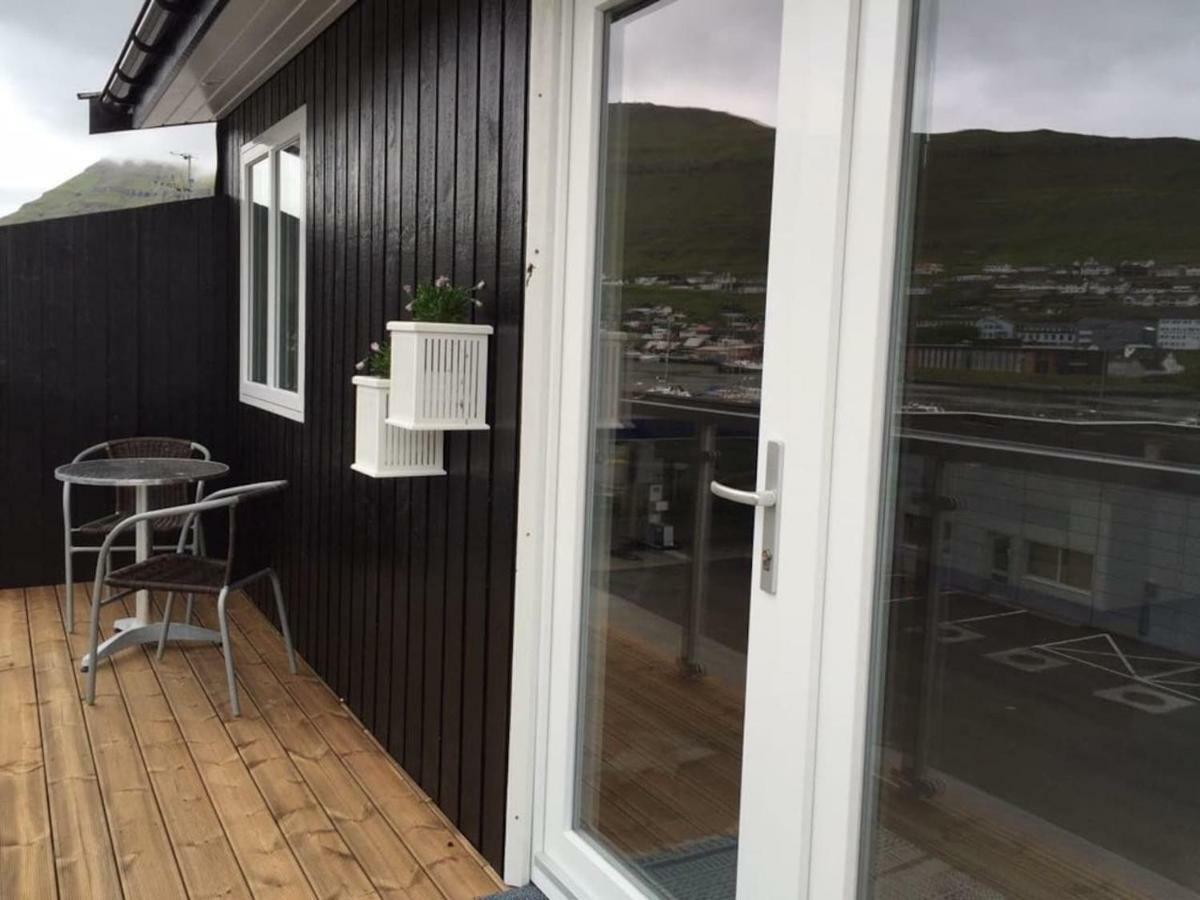 Private Spacious Home In City Center Klaksvík Esterno foto
