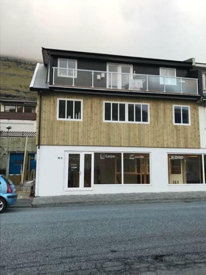 Private Spacious Home In City Center Klaksvík Esterno foto