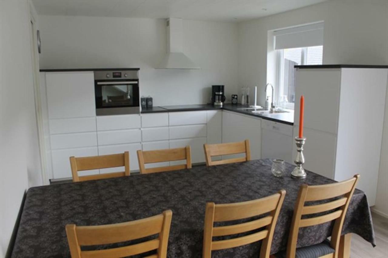 Private Spacious Home In City Center Klaksvík Esterno foto