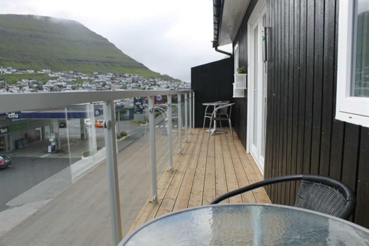 Private Spacious Home In City Center Klaksvík Esterno foto